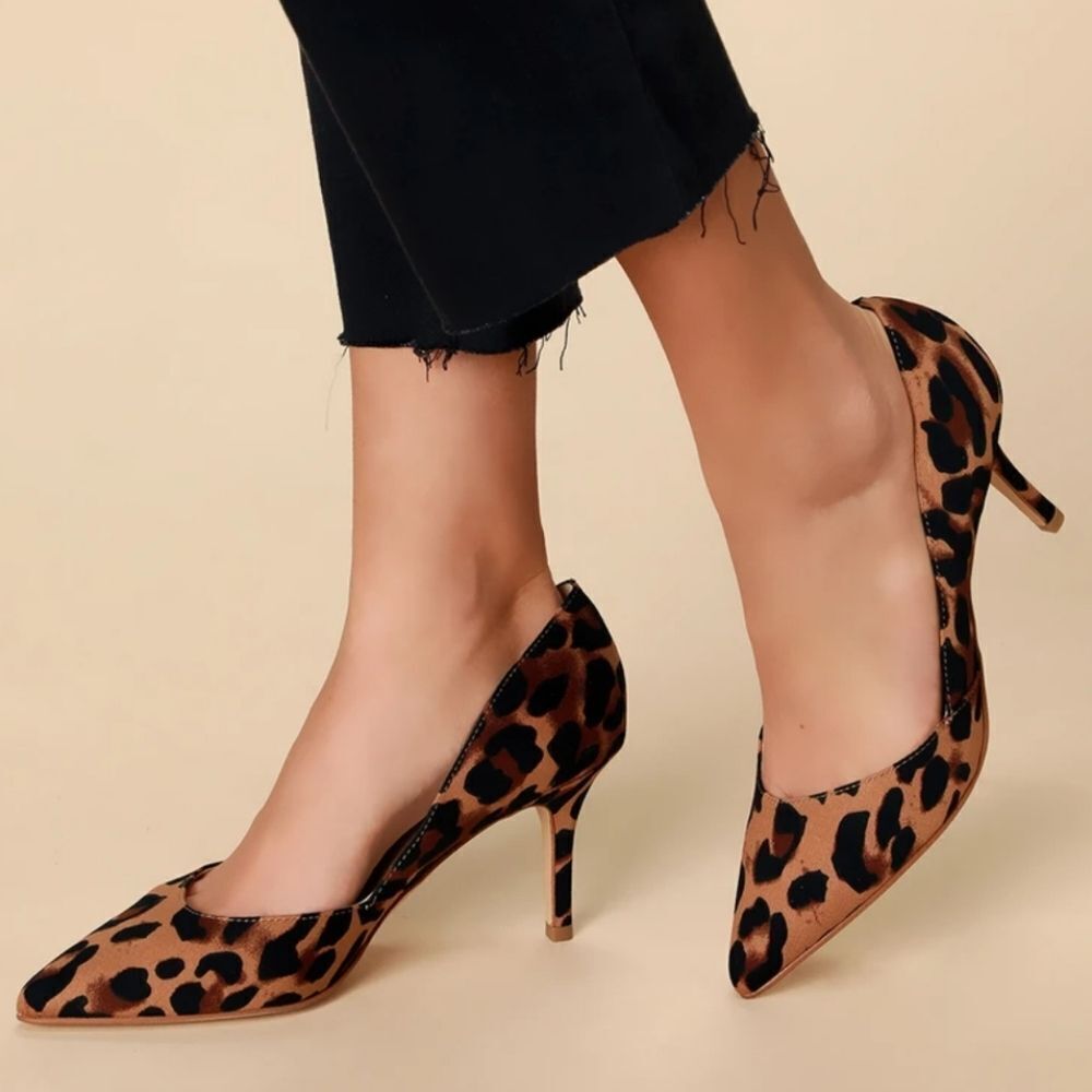 A.NEW DAY ANIMAL PRINT POINTED TOE PUMP